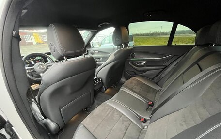 Mercedes-Benz E-Класс, 2022 год, 4 300 000 рублей, 15 фотография