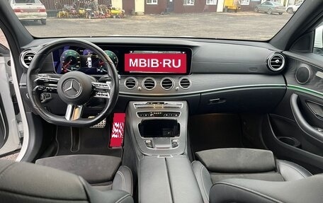 Mercedes-Benz E-Класс, 2022 год, 4 300 000 рублей, 13 фотография