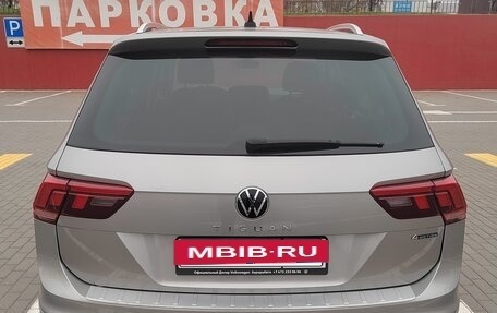 Volkswagen Tiguan II, 2021 год, 2 600 000 рублей, 3 фотография