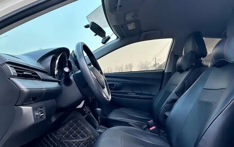 Toyota Yaris XP150 рестайлинг, 2022 год, 1 450 000 рублей, 11 фотография