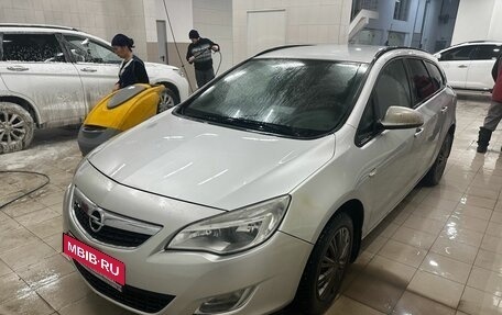 Opel Astra J, 2011 год, 700 000 рублей, 1 фотография