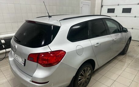 Opel Astra J, 2011 год, 700 000 рублей, 3 фотография