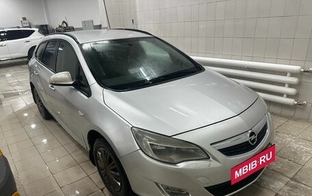 Opel Astra J, 2011 год, 700 000 рублей, 2 фотография