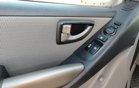 Hyundai Grand Starex Grand Starex I рестайлинг 2, 2010 год, 1 350 000 рублей, 14 фотография