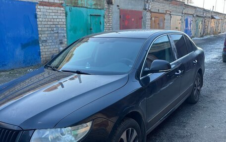 Skoda Superb III рестайлинг, 2012 год, 900 000 рублей, 1 фотография