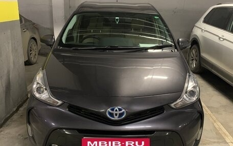 Toyota Prius Alpha I (ZVW40/41), 2016 год, 1 700 000 рублей, 2 фотография