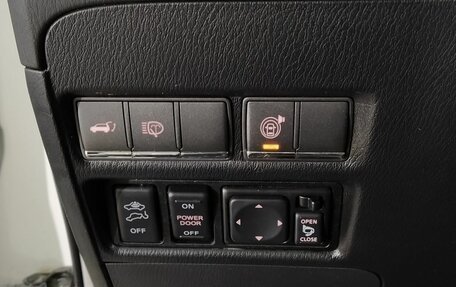 Nissan Patrol, 2011 год, 2 299 000 рублей, 20 фотография