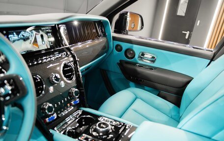 Rolls-Royce Cullinan, 2025 год, 65 000 000 рублей, 16 фотография