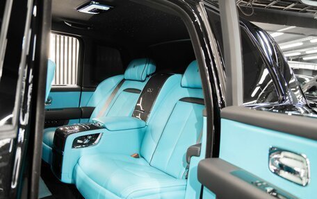 Rolls-Royce Cullinan, 2025 год, 65 000 000 рублей, 18 фотография