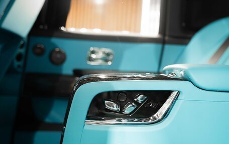 Rolls-Royce Cullinan, 2025 год, 65 000 000 рублей, 21 фотография