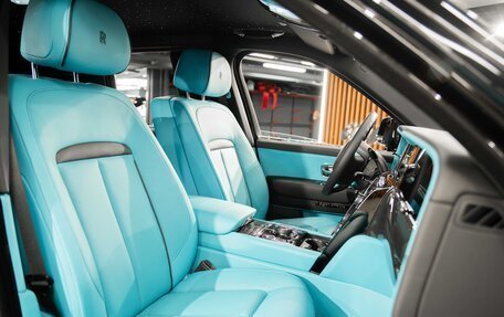 Rolls-Royce Cullinan, 2025 год, 65 000 000 рублей, 32 фотография