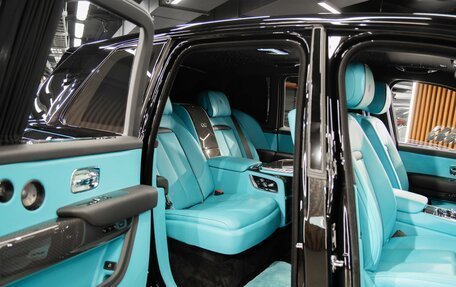 Rolls-Royce Cullinan, 2025 год, 65 000 000 рублей, 33 фотография