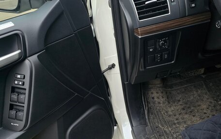 Toyota Land Cruiser Prado 150 рестайлинг 2, 2018 год, 5 700 000 рублей, 21 фотография