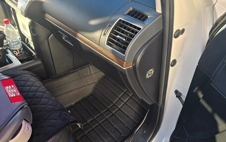 Toyota Land Cruiser Prado 150 рестайлинг 2, 2018 год, 5 700 000 рублей, 23 фотография