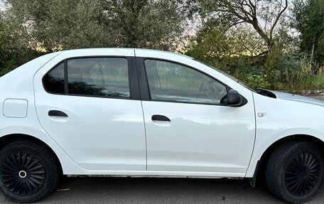 Renault Logan II, 2017 год, 630 000 рублей, 2 фотография