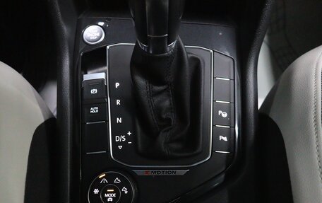 Volkswagen Tiguan II, 2019 год, 2 800 000 рублей, 18 фотография