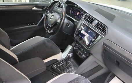 Volkswagen Tiguan II, 2019 год, 2 800 000 рублей, 15 фотография