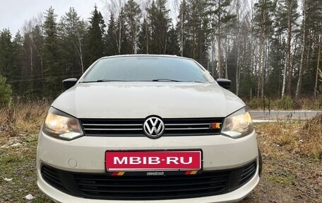 Volkswagen Polo VI (EU Market), 2013 год, 680 000 рублей, 1 фотография
