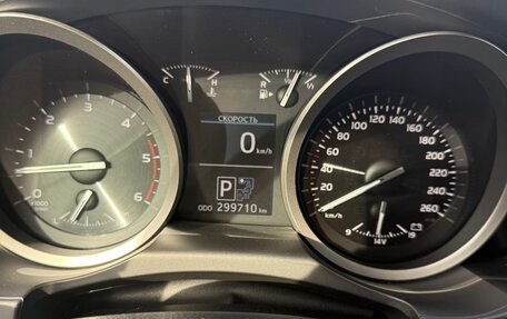 Toyota Land Cruiser 200, 2014 год, 7 000 000 рублей, 19 фотография