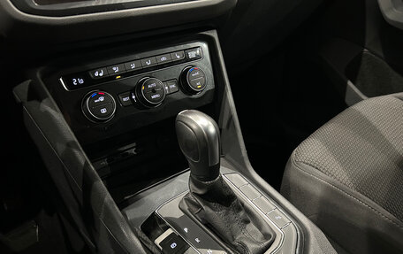 Volkswagen Tiguan II, 2020 год, 1 999 000 рублей, 17 фотография