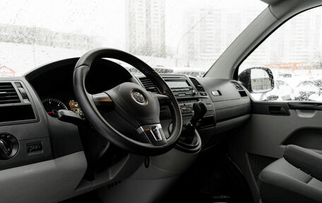 Volkswagen Caravelle T5, 2013 год, 2 030 000 рублей, 10 фотография