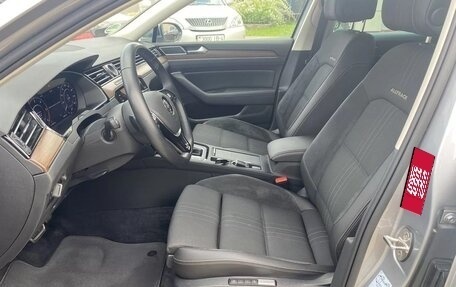 Volkswagen Passat B8 рестайлинг, 2018 год, 2 590 000 рублей, 11 фотография