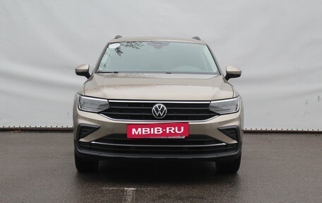 Volkswagen Tiguan II, 2021 год, 2 650 000 рублей, 2 фотография