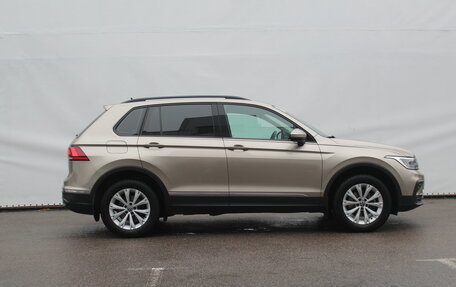 Volkswagen Tiguan II, 2021 год, 2 650 000 рублей, 4 фотография