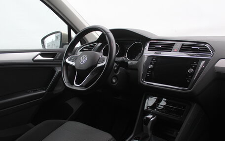 Volkswagen Tiguan II, 2021 год, 2 650 000 рублей, 14 фотография