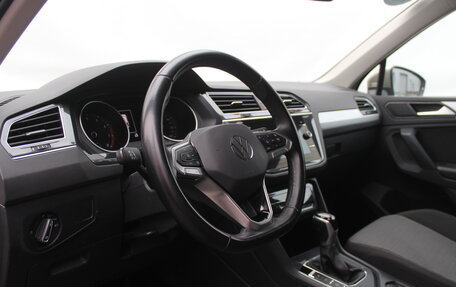 Volkswagen Tiguan II, 2021 год, 2 650 000 рублей, 17 фотография