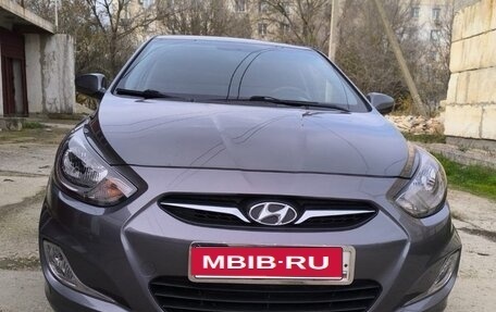 Hyundai Solaris II рестайлинг, 2013 год, 870 000 рублей, 1 фотография