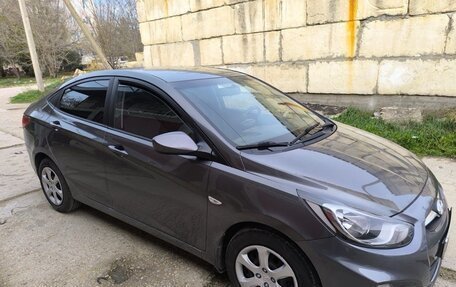 Hyundai Solaris II рестайлинг, 2013 год, 870 000 рублей, 3 фотография