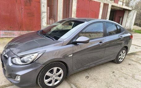 Hyundai Solaris II рестайлинг, 2013 год, 870 000 рублей, 5 фотография