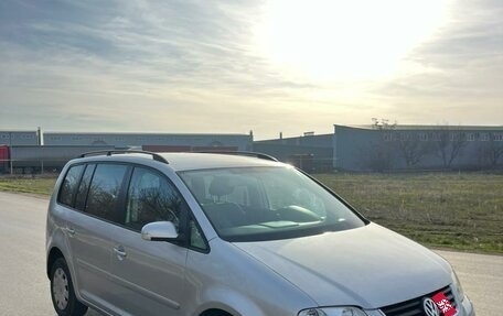 Volkswagen Touran III, 2004 год, 470 000 рублей, 3 фотография