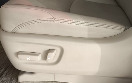 Toyota Land Cruiser Prado 150 рестайлинг 2, 2019 год, 5 100 000 рублей, 2 фотография