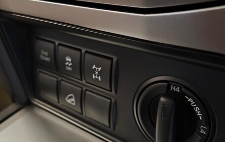 Toyota Land Cruiser Prado 150 рестайлинг 2, 2019 год, 5 100 000 рублей, 8 фотография