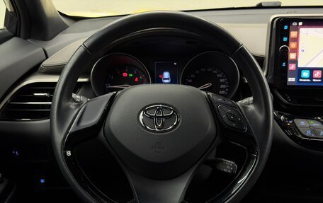 Toyota C-HR I рестайлинг, 2022 год, 2 695 000 рублей, 18 фотография