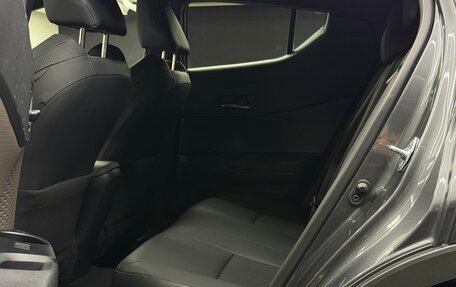 Toyota C-HR I рестайлинг, 2022 год, 2 695 000 рублей, 32 фотография