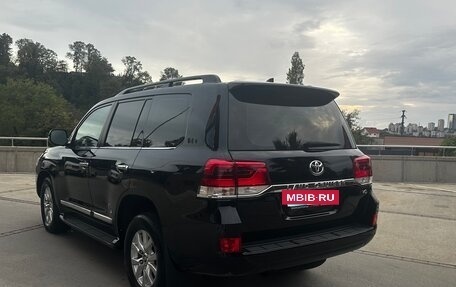 Toyota Land Cruiser 200, 2018 год, 5 390 000 рублей, 3 фотография