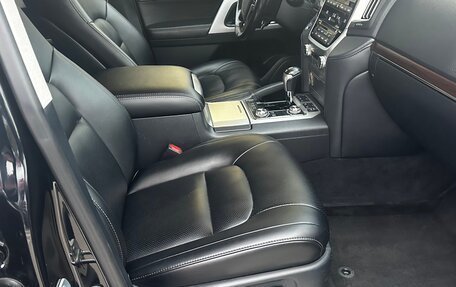 Toyota Land Cruiser 200, 2018 год, 5 390 000 рублей, 6 фотография