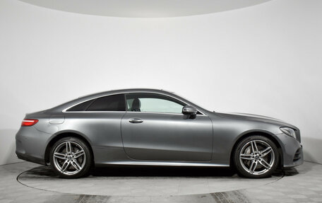 Mercedes-Benz E-Класс, 2017 год, 3 500 000 рублей, 4 фотография