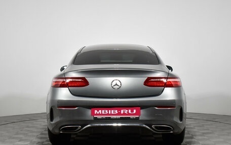 Mercedes-Benz E-Класс, 2017 год, 3 500 000 рублей, 6 фотография