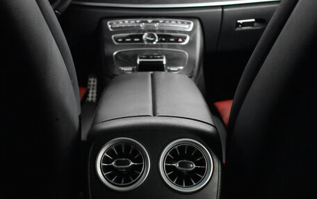 Mercedes-Benz E-Класс, 2017 год, 3 500 000 рублей, 19 фотография