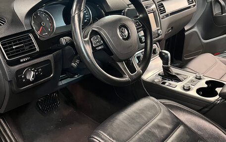 Volkswagen Touareg III, 2015 год, 3 350 000 рублей, 21 фотография