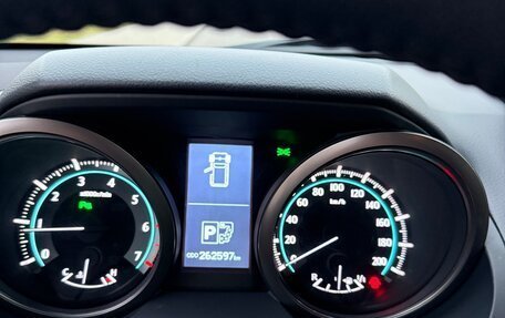 Toyota Land Cruiser Prado 150 рестайлинг 2, 2010 год, 2 590 000 рублей, 10 фотография