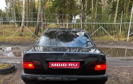 Mercedes-Benz E-Класс, 1997 год, 140 000 рублей, 2 фотография