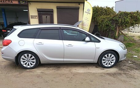 Opel Astra J, 2011 год, 777 000 рублей, 2 фотография