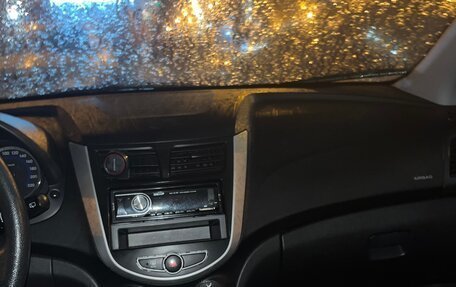 Hyundai Solaris II рестайлинг, 2012 год, 600 000 рублей, 6 фотография