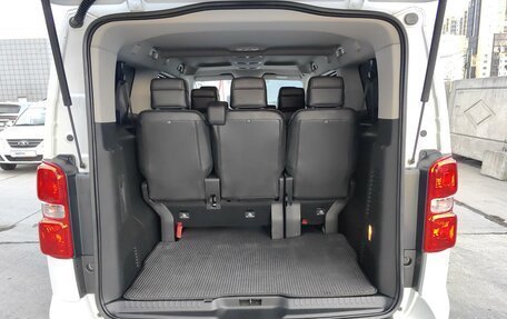 Peugeot Traveller I, 2022 год, 4 000 000 рублей, 13 фотография