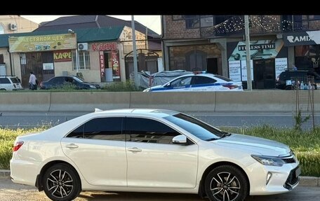 Toyota Camry, 2017 год, 2 430 000 рублей, 10 фотография